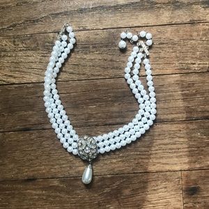 Elegant Pearl Necklace with Silver Accents